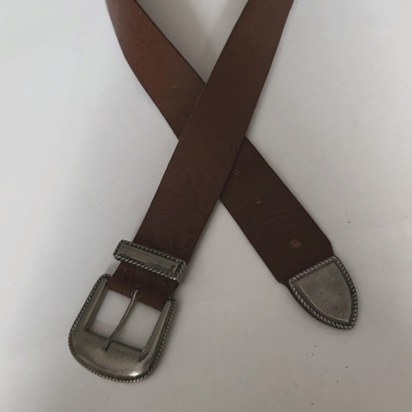 🇨🇦*** Vintage Vermillon Carved Leather Belt - Picture 2 of 7